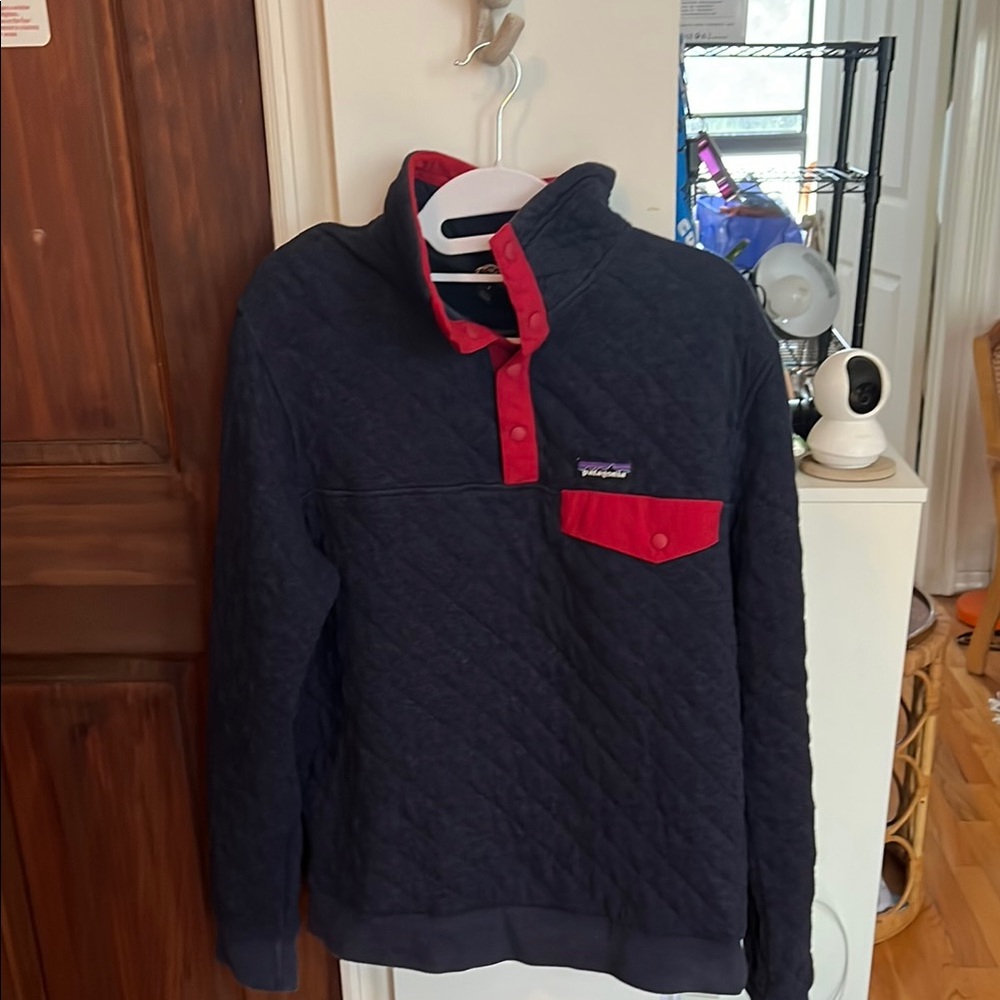 Patagonia Quilted Pullover in Dark Blue and Red